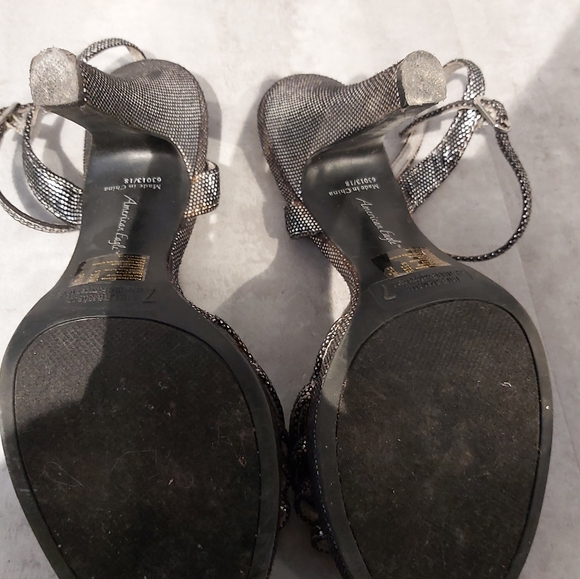 Shiny American Eagle heels - Picture 3 of 3